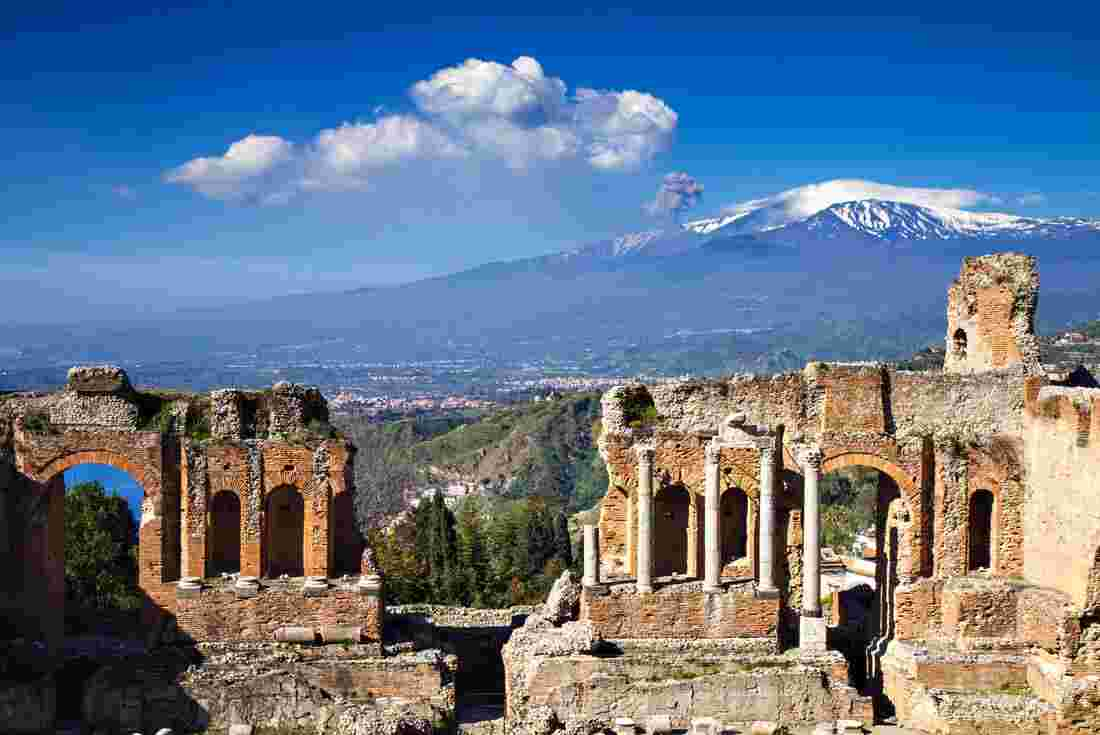 Best time to travel to Sicily and you will have fun